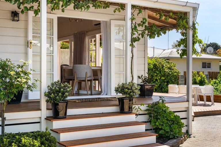 Photo of property in 3 Moeller Street, Taradale, Napier, 4112