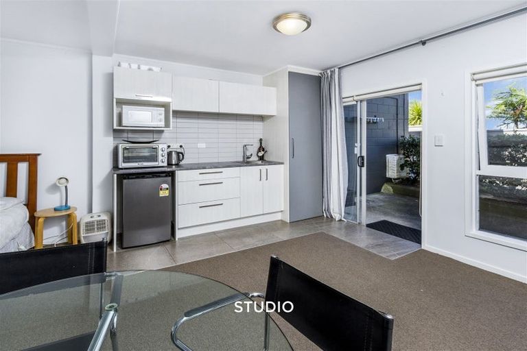 Photo of property in 2/64 Seaview Road, Castor Bay, Auckland, 0620