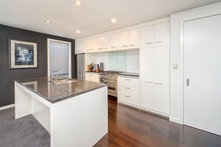 Photo of property in 100a Lake Road, Northcote, Auckland, 0627