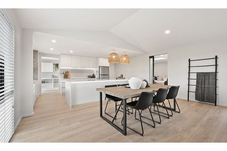 Photo of property in 2 Mccahon Drive, Rangiora, 7400