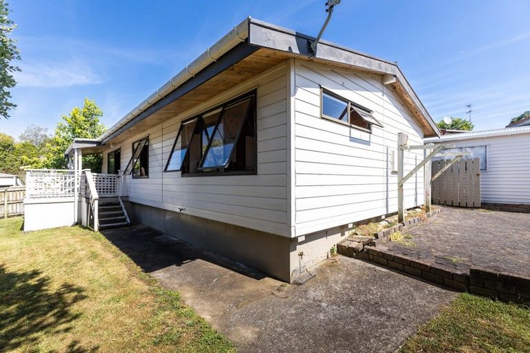 Photo of property in 41 Riversdale Drive, Merrilands, New Plymouth, 4312