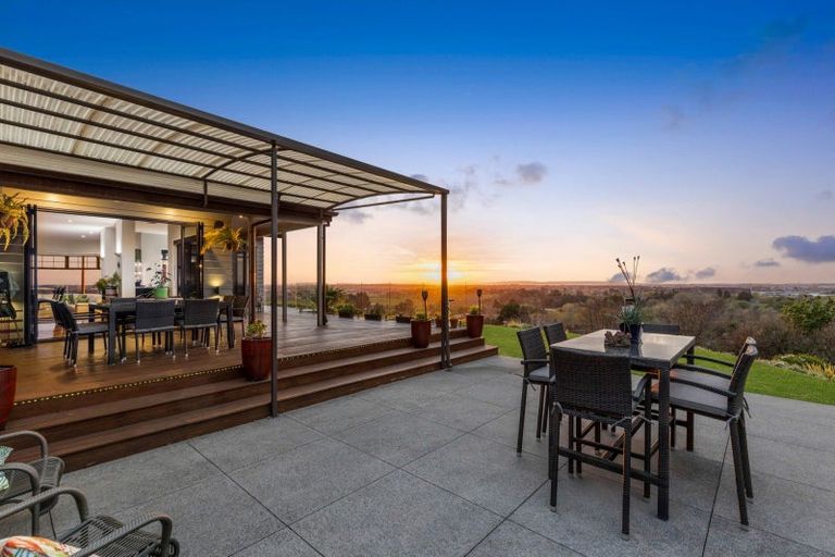 Photo of property in 39 Harry Dreadon Road, Opaheke, Papakura, 2584