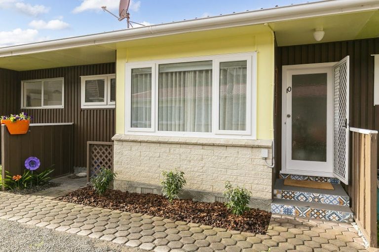 Photo of property in 10/171 Queens Drive, Lyall Bay, Wellington, 6022