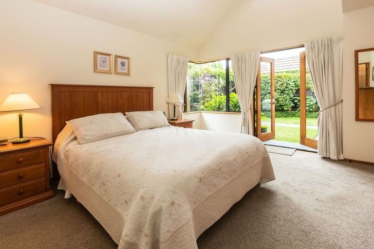 Photo of property in 9 Clyde Road, Upper Riccarton, Christchurch, 8041