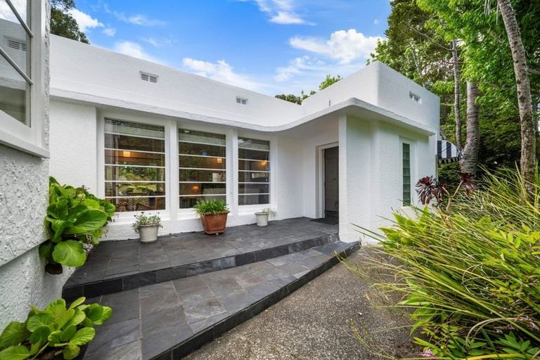 Photo of property in 21 Kopiko Road, Titirangi, Auckland, 0604