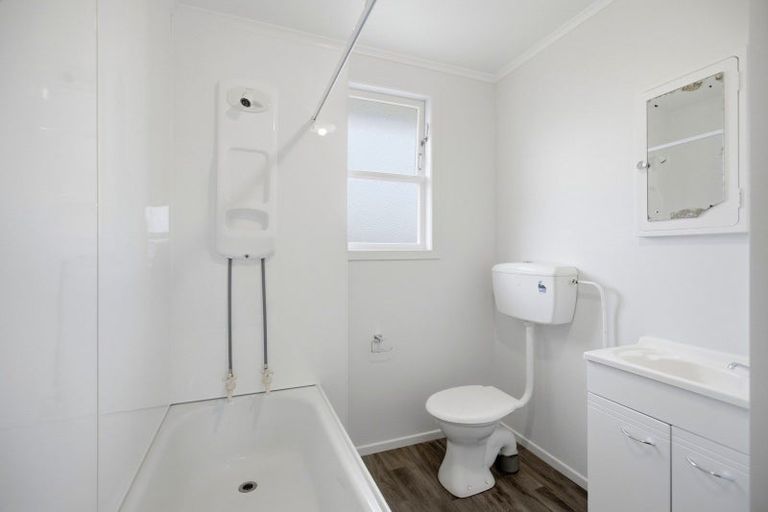 Photo of property in 5a-c Pohutukawa Drive, Tokoroa, 3420