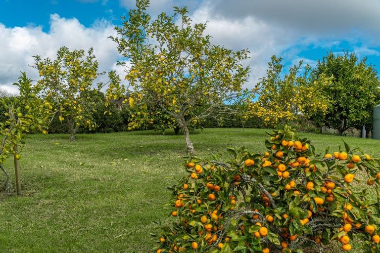 Photo of property in 69b Oraha Road, Kumeu, 0892