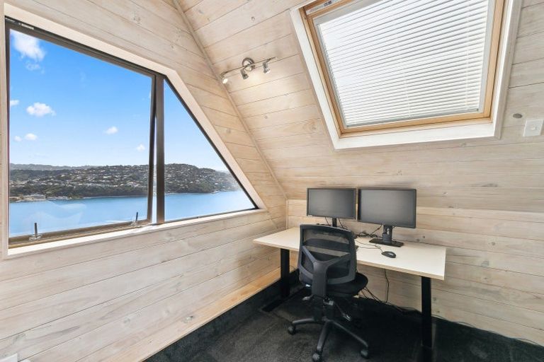 Photo of property in 3 Countess Close, Maupuia, Wellington, 6022