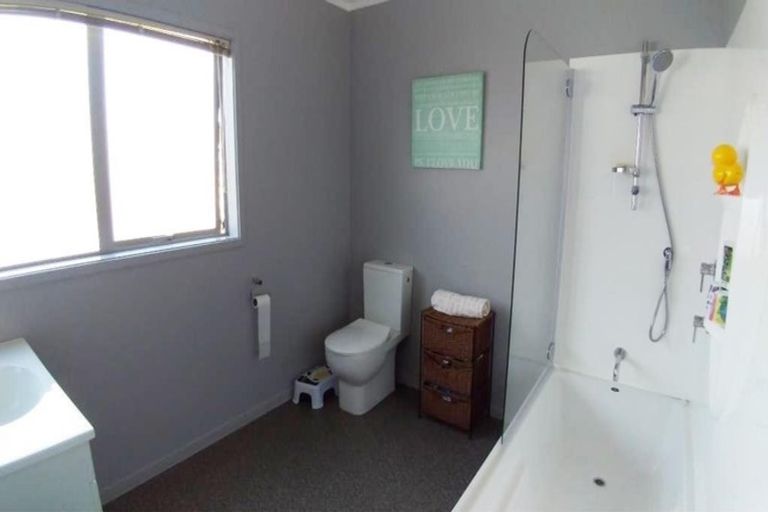 Photo of property in 24 Springtime Crescent, Stanmore Bay, Whangaparaoa, 0932