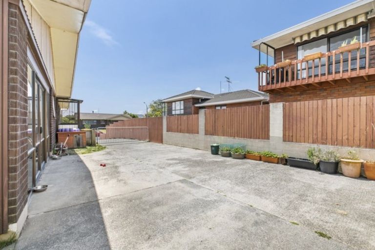 Photo of property in 32 Rushgreen Avenue, Pahurehure, Papakura, 2113