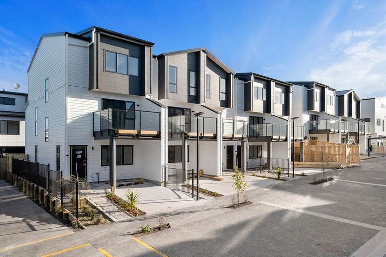 Photo of property in 9 Dotterel Place, Westgate, Auckland, 0614