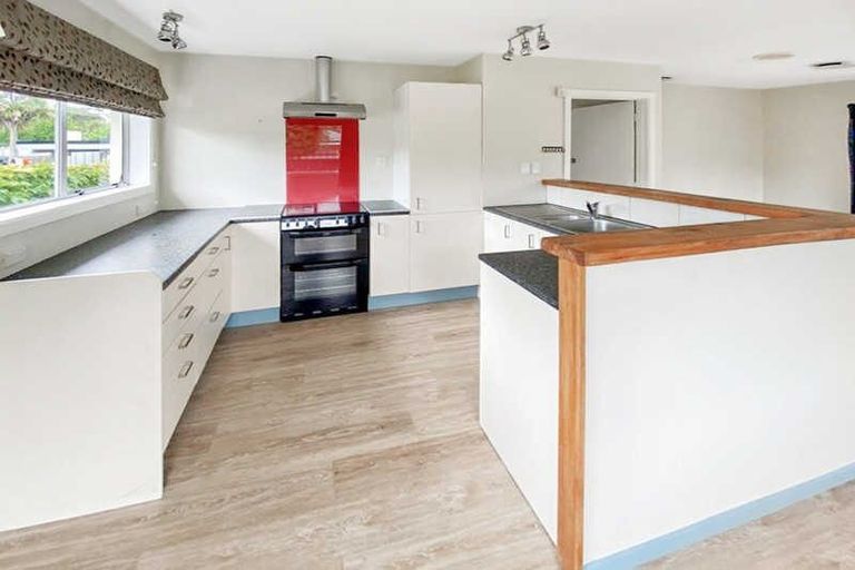 Photo of property in 3 Mckenzie Place, Waikuku Beach, 7402