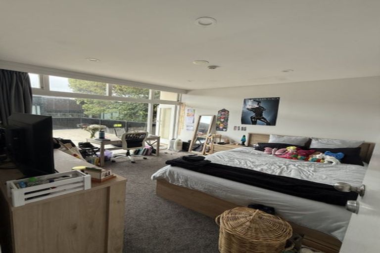 Photo of property in 70 Kelburn Parade, Kelburn, Wellington, 6012