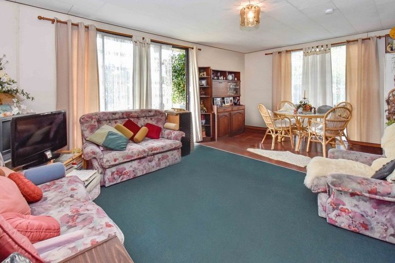 Photo of property in 28 Heathdale Crescent, Papakura, 2110