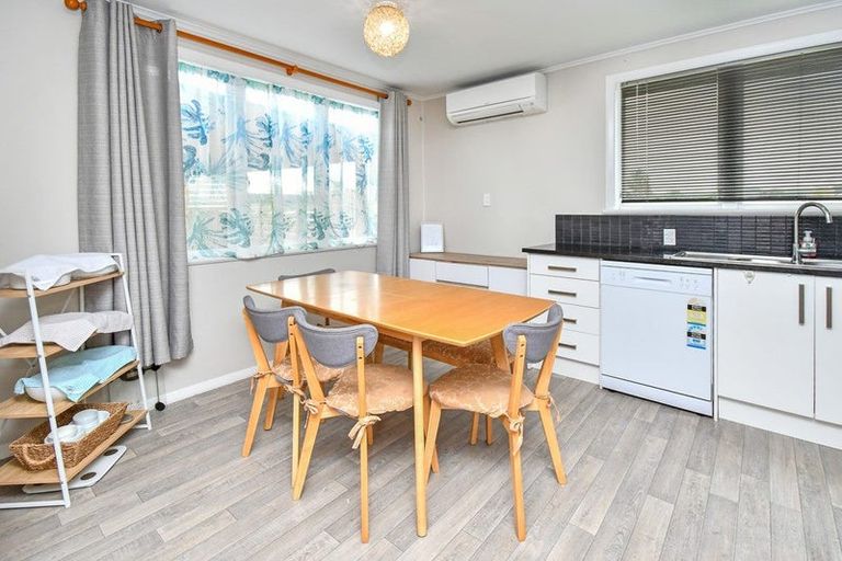 Photo of property in 67 Arimu Road, Papakura, 2110