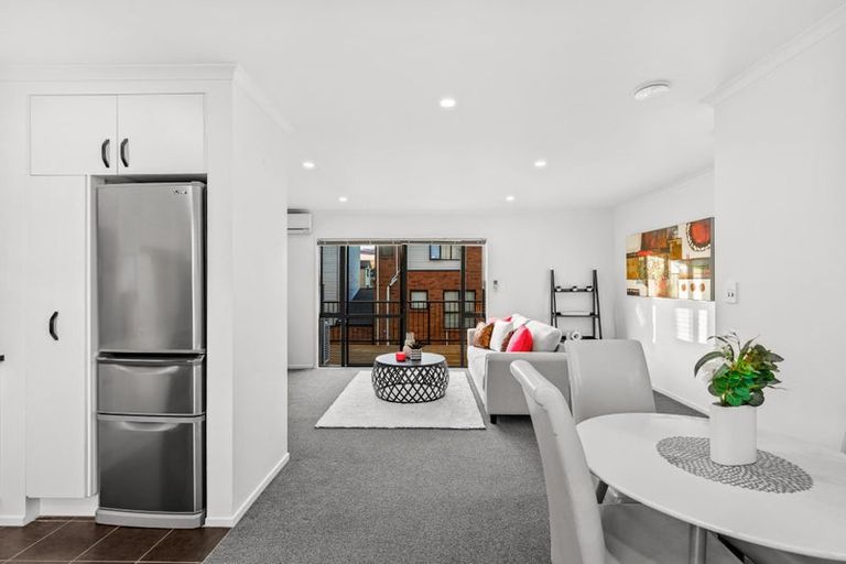 Photo of property in St Claire Village, 10/172 Mcleod Road, Te Atatu South, Auckland, 0610