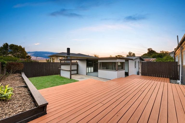 Photo of property in 188 Waimumu Road, Massey, Auckland, 0614