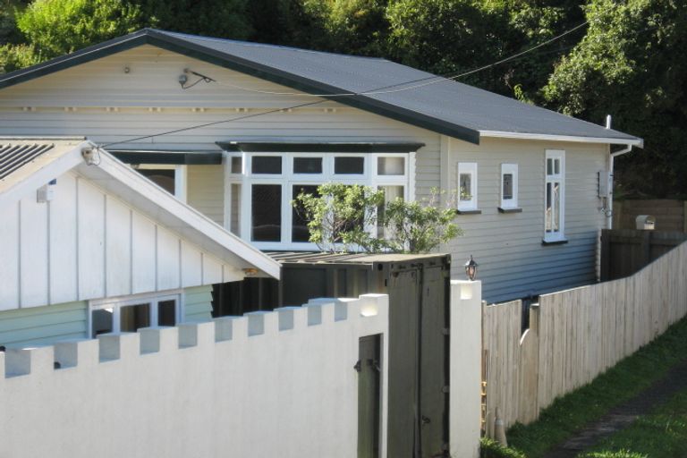 Photo of property in 138 Newlands Road, Newlands, Wellington, 6037