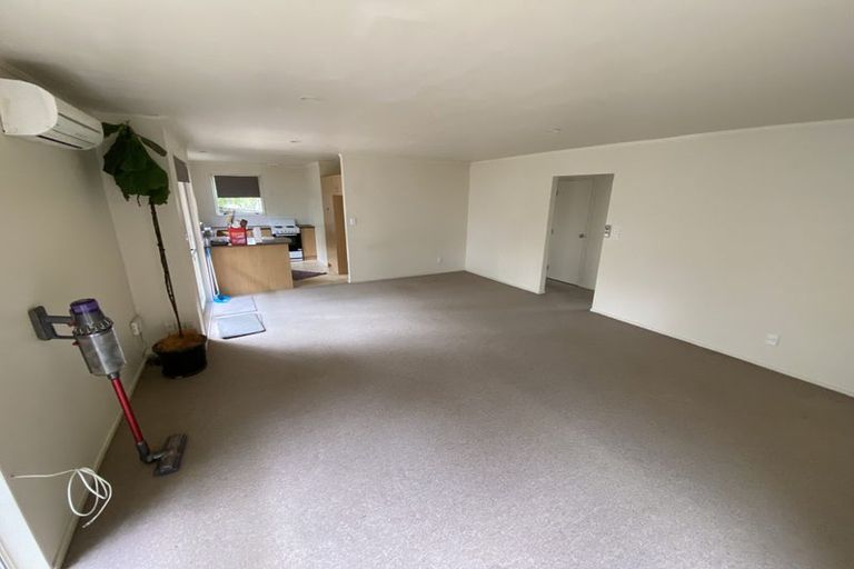 Photo of property in 324i West Coast Road, Glen Eden, Auckland, 0602