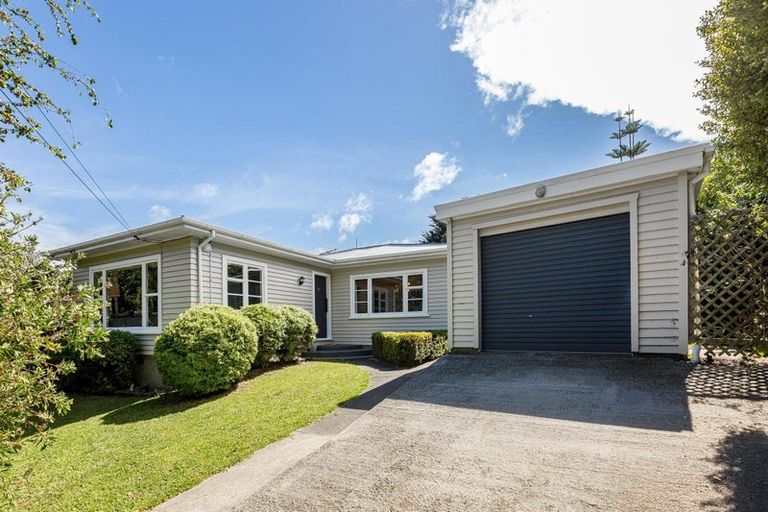 Photo of property in 17 Kiriwai Road, Paremata, Porirua, 5024