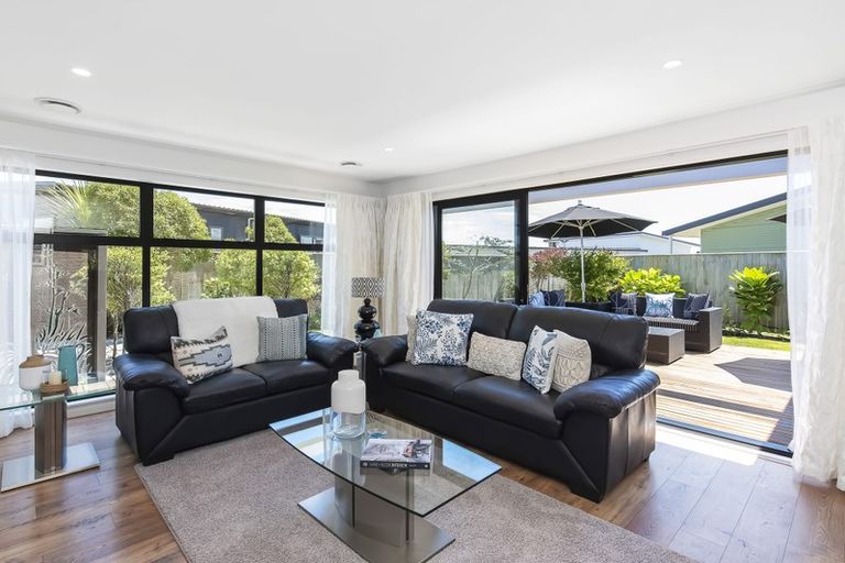 Photo of property in 16 Seagrass Place, Otaki Beach, Otaki, 5512