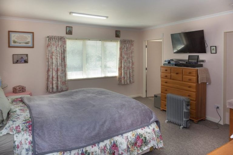 Photo of property in 14 Te Puia Drive, Aotea, Porirua, 5024