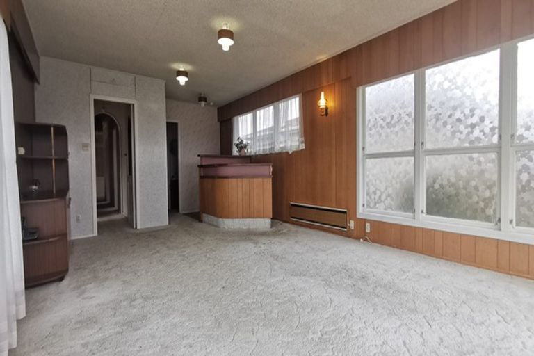 Photo of property in 32 Woodford Avenue, Henderson, Auckland, 0610