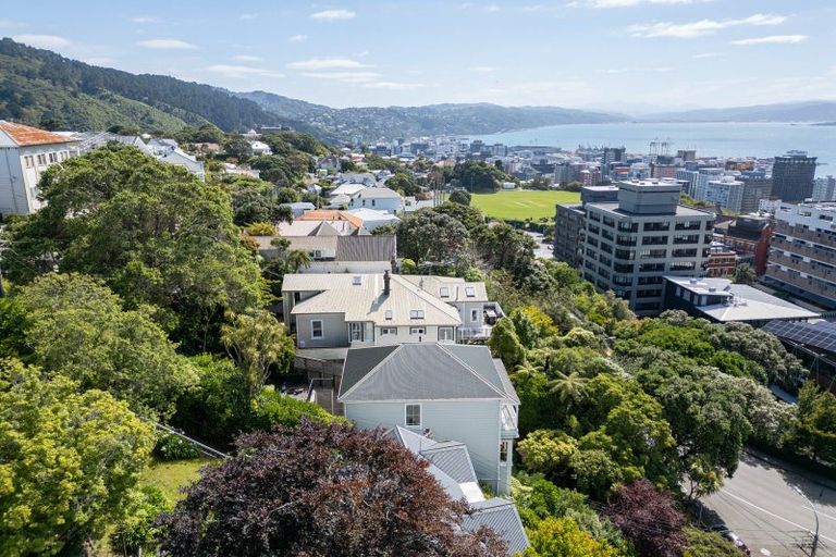 Photo of property in 19a Central Terrace, Kelburn, Wellington, 6012