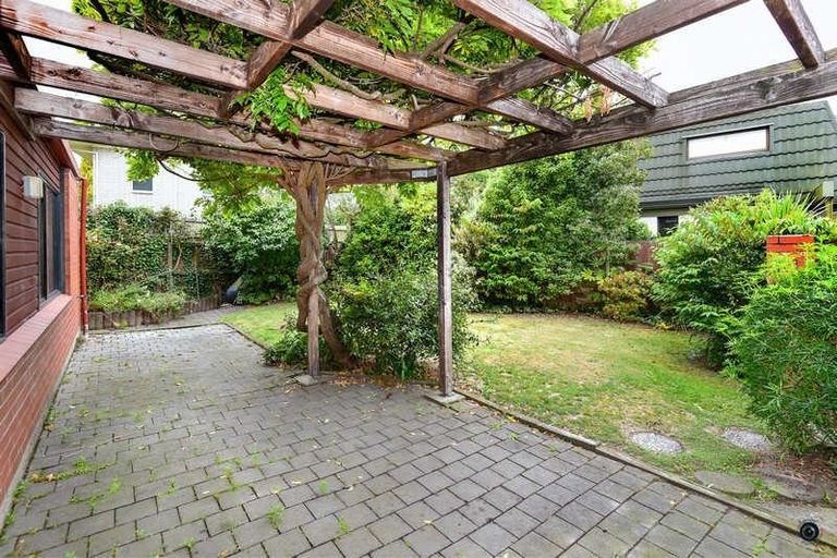 Photo of property in 12 Rembrandt Place, Burnside, Christchurch, 8053