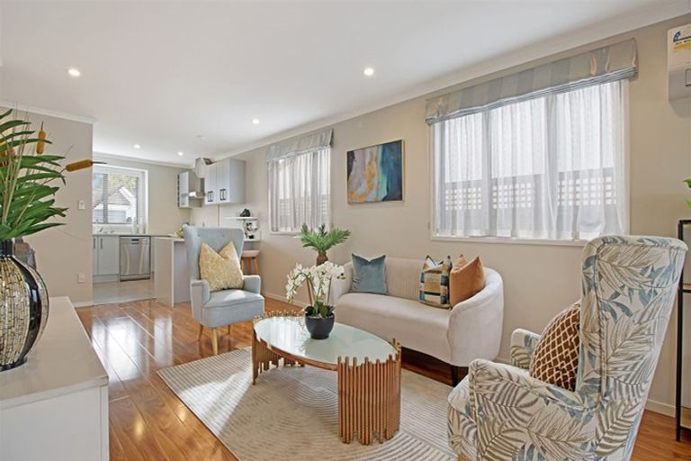 Photo of property in 37 Vinograd Drive, Te Atatu Peninsula, Auckland, 0610