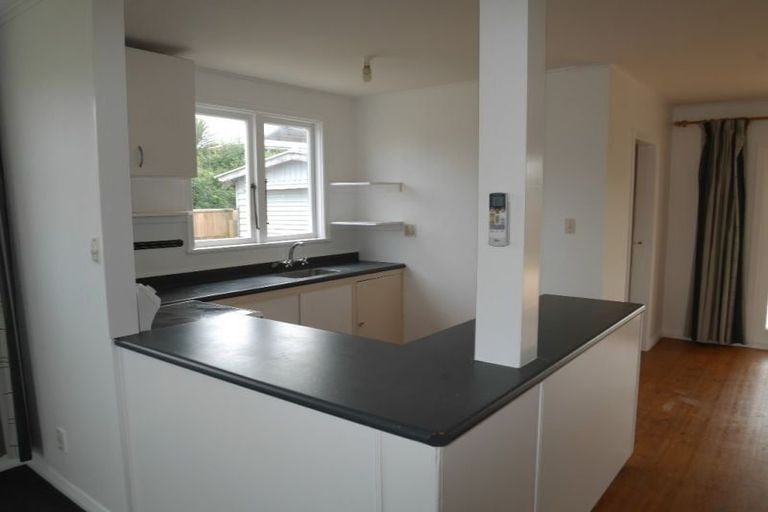 Photo of property in 17 Hemara Street, Waikanae Beach, Waikanae, 5036