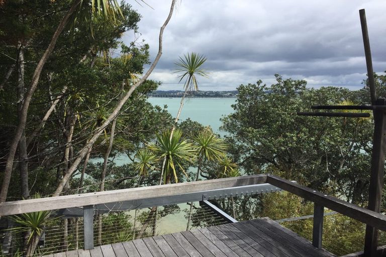 Photo of property in 15b Second Avenue, Stanley Point, Auckland, 0624