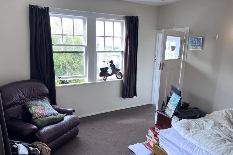 Photo of property in 76a Kelburn Parade, Kelburn, Wellington, 6012