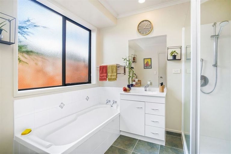 Photo of property in 6 Archer Court, Hamilton East, Hamilton, 3216