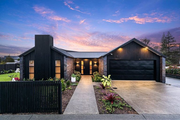 Photo of property in 4a Roland Road, Greenhithe, Auckland, 0632