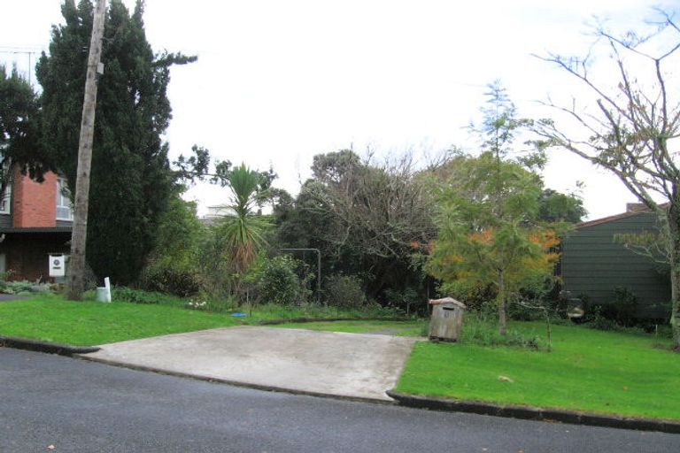 Photo of property in 8a Tui Vale Road, Shelly Park, Auckland, 2014