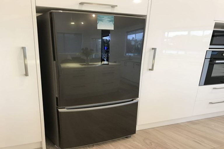 Photo of property in 39 Deverell Place, Northcross, Auckland, 0632