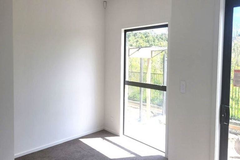 Photo of property in 30 Koreke Close, Kenepuru, Porirua, 5022