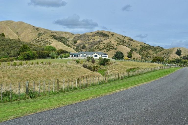 Photo of property in 99 Mickell Road, Hautere, Otaki, 5582