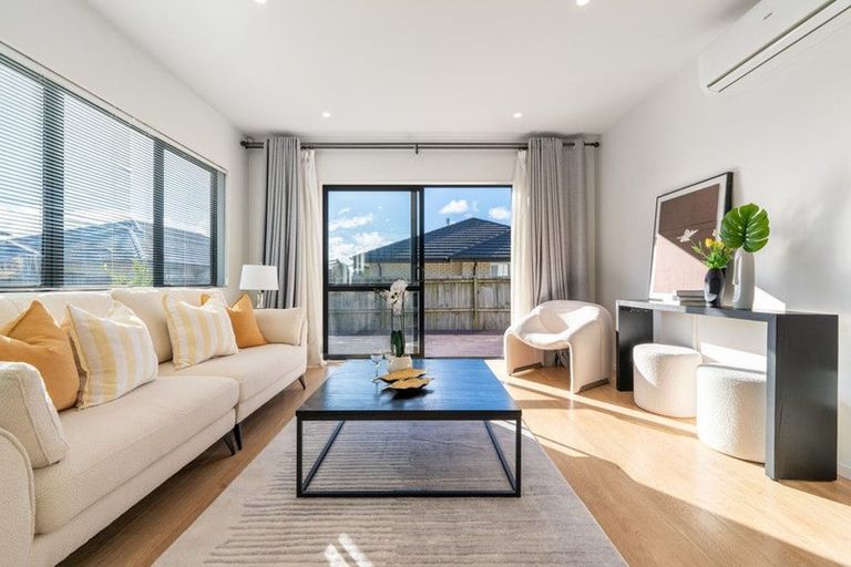 Photo of property in 6 Twin Parks Rise, Papakura, 2110