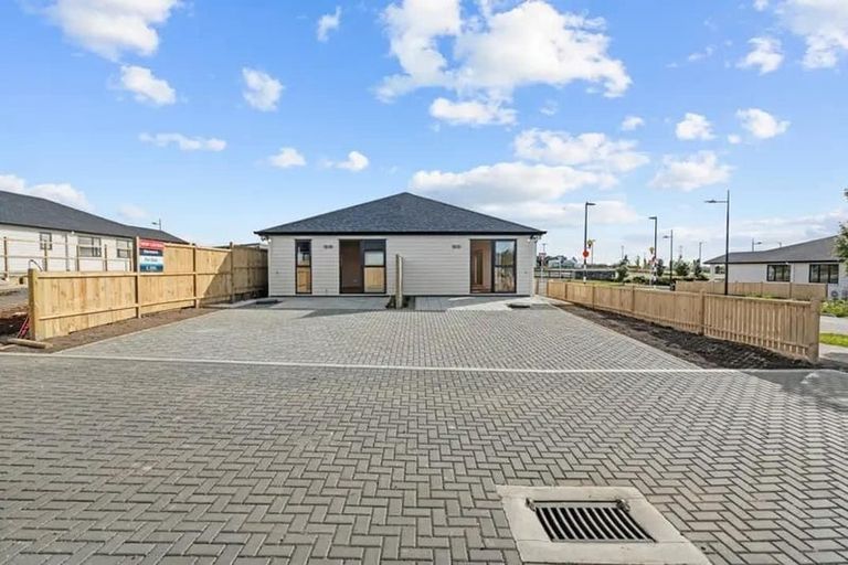 Photo of property in 12 Rorotu Avenue, Karaka, Papakura, 2113
