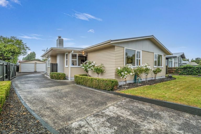 Photo of property in 9 Mokau Place, Terrace End, Palmerston North, 4410