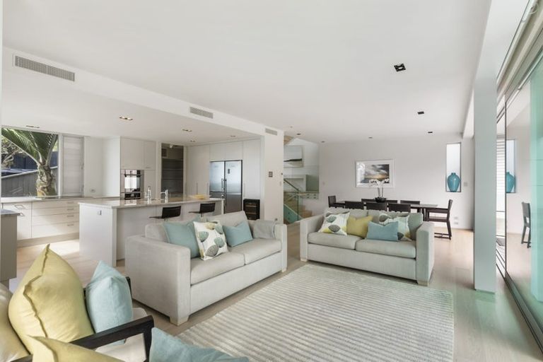 Photo of property in 11a Bournemouth Terrace, Murrays Bay, Auckland, 0630