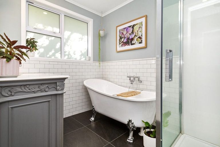 Photo of property in 16 Mascot Street, Tawa, Wellington, 5028