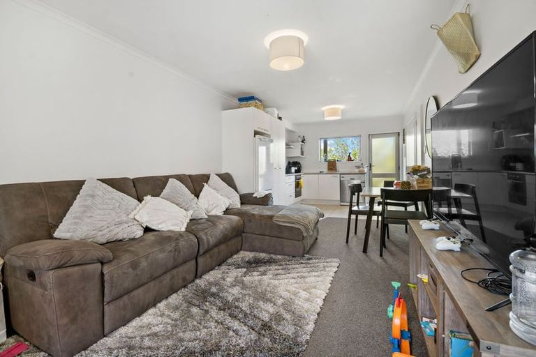 Photo of property in 12/94 Glengarry Road, Glen Eden, Auckland, 0602