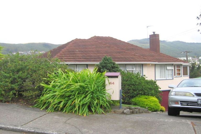 Photo of property in 64 Taylor Terrace, Tawa, Wellington, 5028
