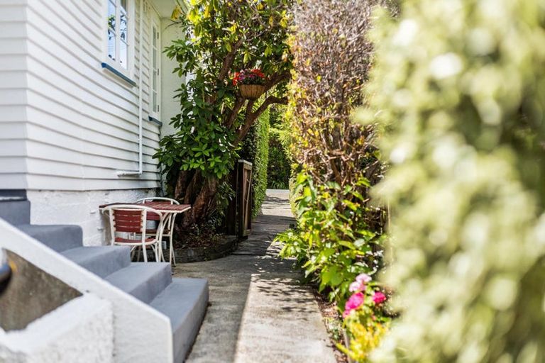 Photo of property in 3 Romney Square, Tawa, Wellington, 5028