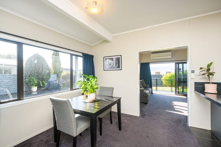 Photo of property in 6 Willowstream Grove, Cloverlea, Palmerston North, 4412
