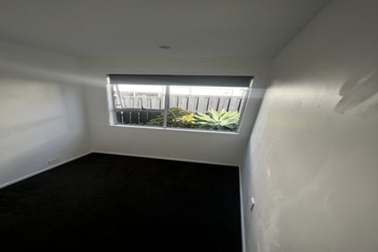 Photo of property in 1/7 Yarra Place, Botany Downs, Auckland, 2010