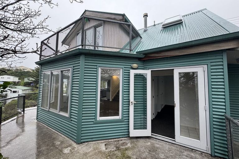 Photo of property in 36a Sutherland Crescent, Melrose, Wellington, 6023